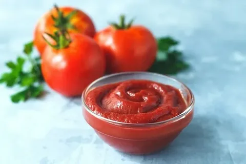 تصویر 4 از رب گوجه کارخانه‌ ای ستاره دخت با کیفیت بالا و طعم ثابت